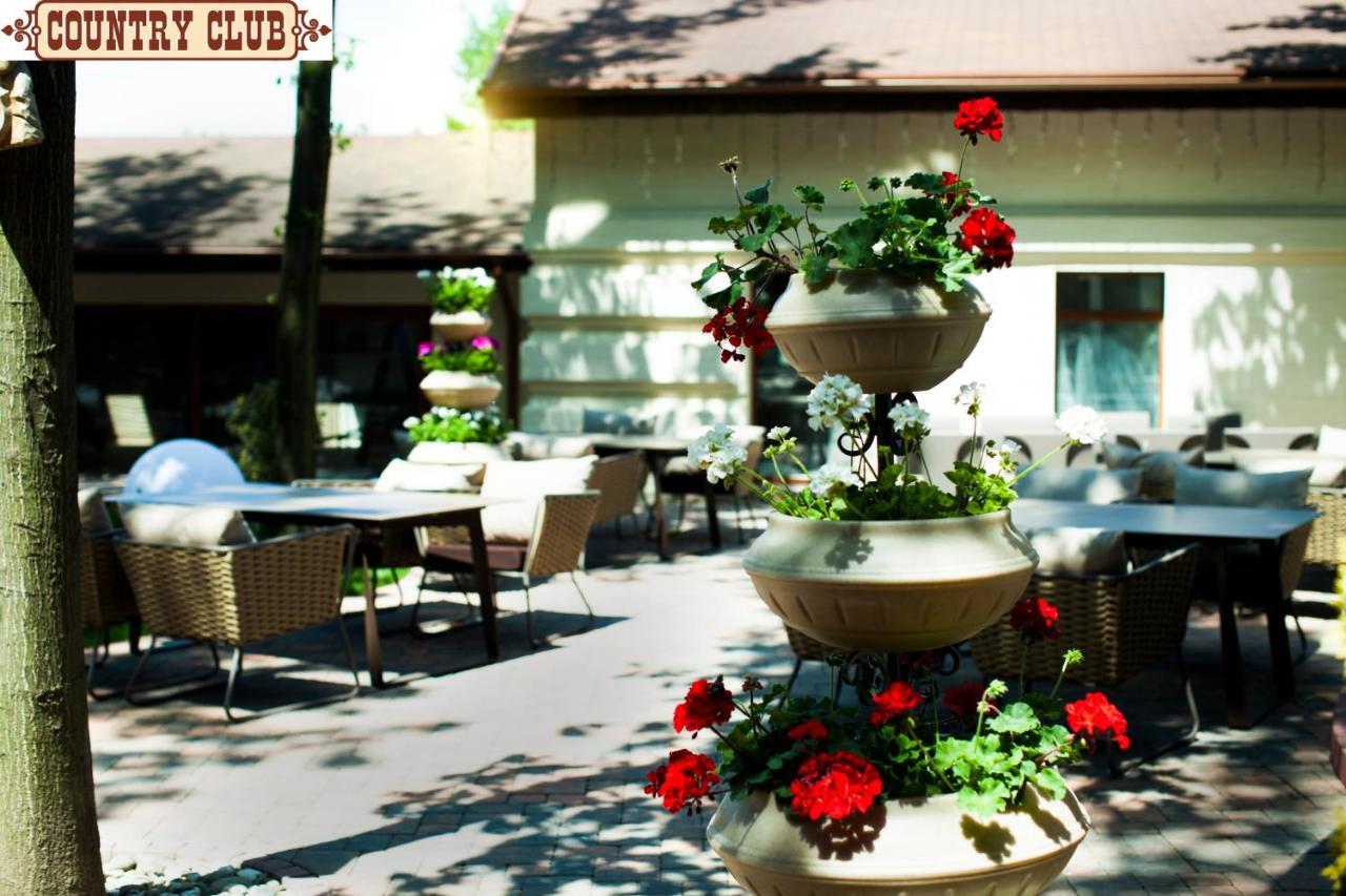Country Club Ξενοδοχείο Uzhhorod Εξωτερικό φωτογραφία